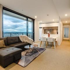 Luxury Living On Top Floors 3 Bedroom Mel Cbd Pool