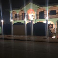 Appartement moderne de 120m2 , doté de caméras de surveying et situé à MAETUR NKOMO, un quartier résidentiel