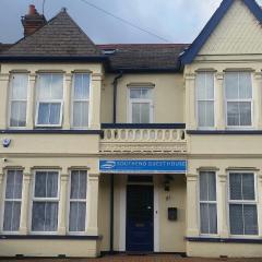 Southend Guest House - Close to Beach, Train Station & Southend Airport