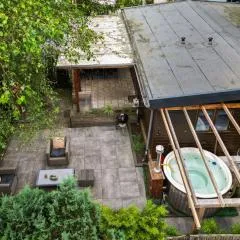 78 m2 Luxe Bos Chalet Welness Private Barrelsauna and HOTTUB and AIRCO