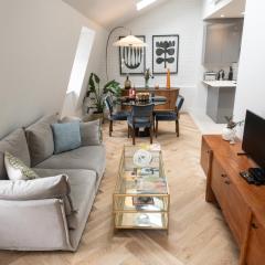 Modern 2 bed Charlotte Street apartment on 3rd floor