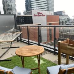 Bright 1BR w Large Terrace - Entertainment District