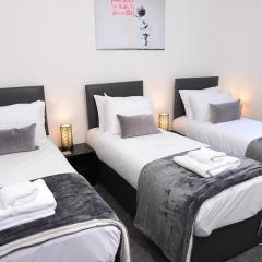 8 Beds Work & Family Stay Free Parking!