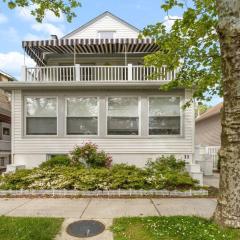 5BR 3BA Family Retreat 2 Blocks from Beach