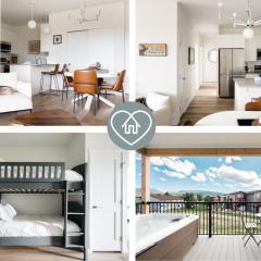 New MTN Retreat - Hot Tub - Deck Views - Fraser