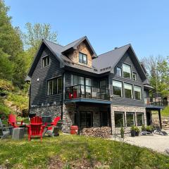 The Rowanwood - Muskoka Cottage Retreat