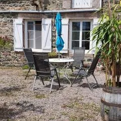 Longère à la campagne, à proximité de la mer