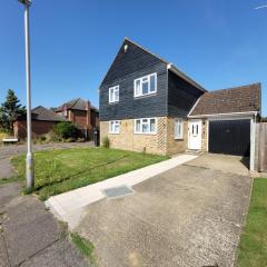 Modern 4-Bedroom Contractor Base in Lexden with Parking, WiFi & Quick Access to Sites- Catchpole Stays