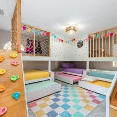 7 BR Heated Pool, Game Room, Theater, Sleeps 25