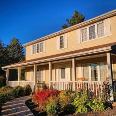 Arrowstone Farmhouse in Historic Old Town