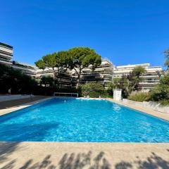 Family apartment - Fully equipped, Close to sandy beaches & restaurants, Pool, Balcony, Garage