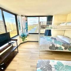 Ocean Canal Mountain View Steps from Waikiki Beach 6person