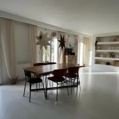 Maison familiale, belle et moderne proche de Versailles et Thoiry