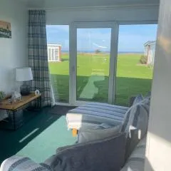 Sea View Holiday Chalet, access to sandy beach - Pets go free