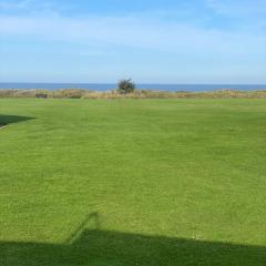 Sea View Holiday Chalet, access to sandy beach - Pets go free