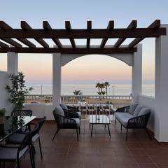 Apartamento con piscina frente al mar en Mojácar playa para familias y parejas de más de 30 años
