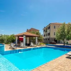 Villa With Pool, Jacuzzi, Sauna, Fitness, Playground & Wine Cellar