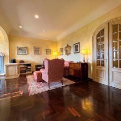 Casa al Cerchio - Luxury Apartment With View & Free Private Parking