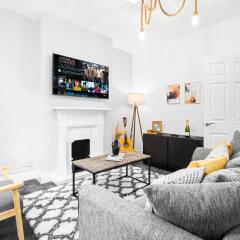 Stylish 3 Bedroom House - 6 Guests - Garden - Parking - Netflix - Wifi - 17M