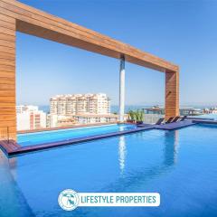 Rooftop Pool, Large Balcony, Hot Tub, Gym