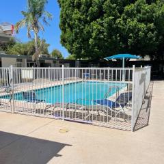 Modern-industrial Old Town Condo Wpool, & Wd