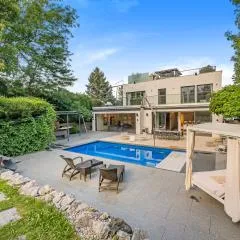Majestic Poolside Villa with Jacuzzi, Pool, Panoramic Views