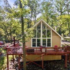 Modern Cabin w Hot Tub & Indoor Pool Gym Access!