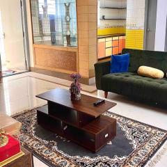 Royal King Bed Suite, Service Apartments, 1km to center , Free WI-FI
