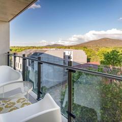 Brooklyn Inspired Apartment with Mt Ainslie Views