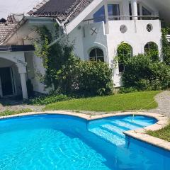 Rooms Adax with huge Garden, Swimming Pool and BBQ