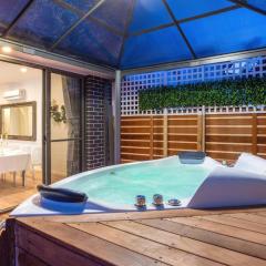 MALIBU House - BEACH & HOT SPRINGS - 16 guests