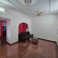 AMC HOME STAY And ROOMS