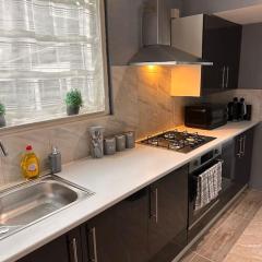 Heathrow Airport 5 Bedroom Home