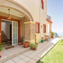 Casa Familiar con Piscina Frente al Mar
