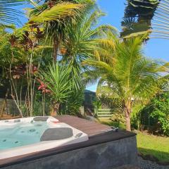 Cottage créole dans jardin tropical