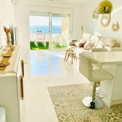 Jardines de Adnania en Marina del Este con vistas al mar