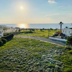 Apartments with a luxurious location near the sea