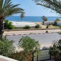 Duplex pied dans l'eau avec magnifique vue sur mer