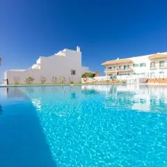 Stunning views, terrace, pool, WIFI & near centre