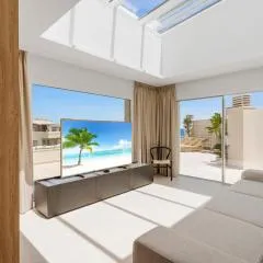 Sunny penthouse with amazing pool by Costarentals - Ref 214