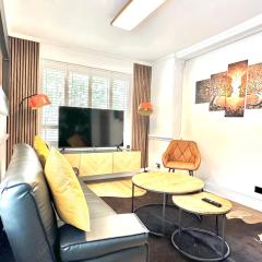 Clapham 3-Bed Flat Sleeps 6 with Free Parking