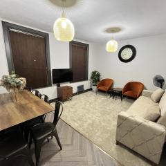 Fabulous 3 Bed Apartment - Near Excel - Sleeps 6 - 8