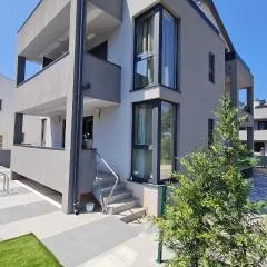 VAL21,VILLA 200 m FROM THE SEA WITH POOL AND FITNESs