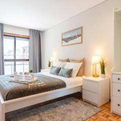 Host Wise - Bright and Elegant Urban Flat with Balcony