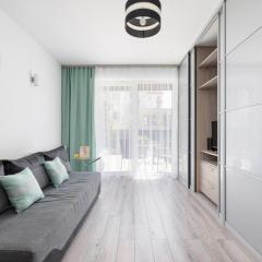 Apartament w Spokojnej Okolicy z Parkingiem by Noclegi Renters