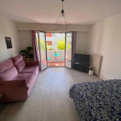 GRAND STUDIO avec balcon -4 PERSONNES-DISNEYLAND- PARIS a 10 minutes