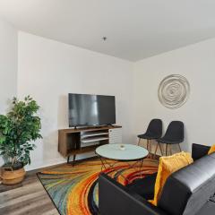 CozySuites - 1BR with Direct Skybridge Access #4