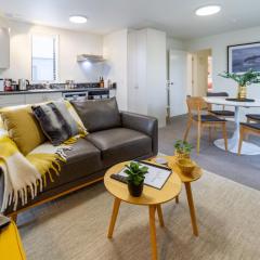 Warm CHCH Apartment Park View & Garage Parking