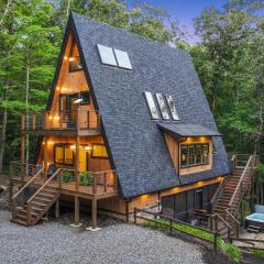 Secluded Luxe A Frame Lodge~ Hot Tub~ Fire Pit