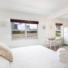 B06 5 min from beach studio Midtown